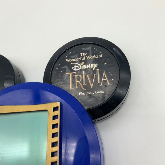 Disney The Wonderful World of Disney Character Trivia Electronic Handheld Game - Picture 6 of 14